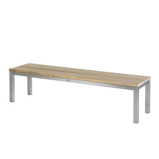 Piero Bank.Hochwertiger Edelstahl/304-Rahmen, Sitzfläche aus recyceltem Teakholz. Lamellenmaße: 21,5 x 2,5 cm. Beine mit Schraubfüßen.