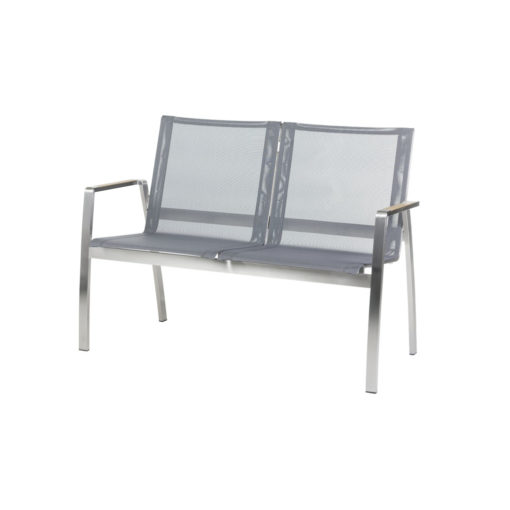 Venedig Bank. Filigraner, hochwertig verarbeiteter Edelstahl/304-Rahmen kombiniert mit Sunproof® Sling sowie Armlehnen mit Premium Teak.